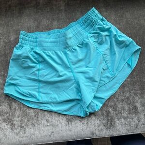 Lululemon 2.5” high rise hotty hot shorts